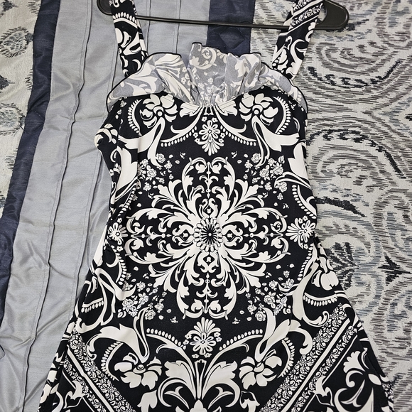 White House Black Market Black and White Floral Tank Top - Picture 6 of 13